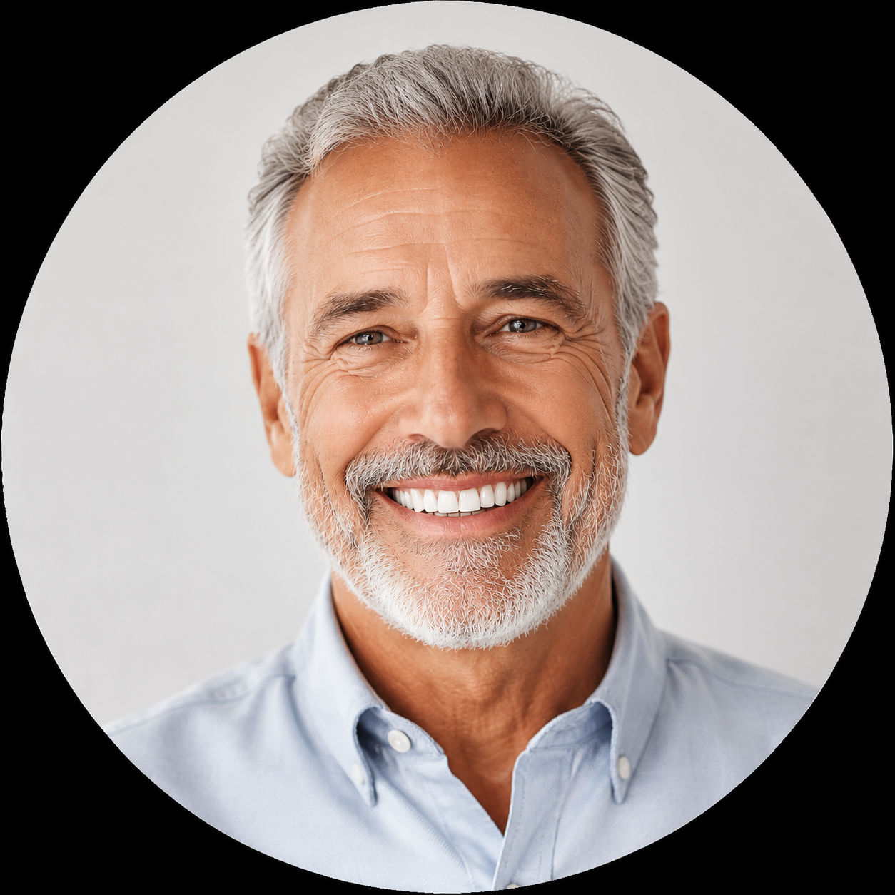 Prótesis dental Puebla | Lumident clínica dental | Dentistas Puebla Paciente de Lumident Clínica Dental en Puebla con implantes dentales y sonrisa estética.
